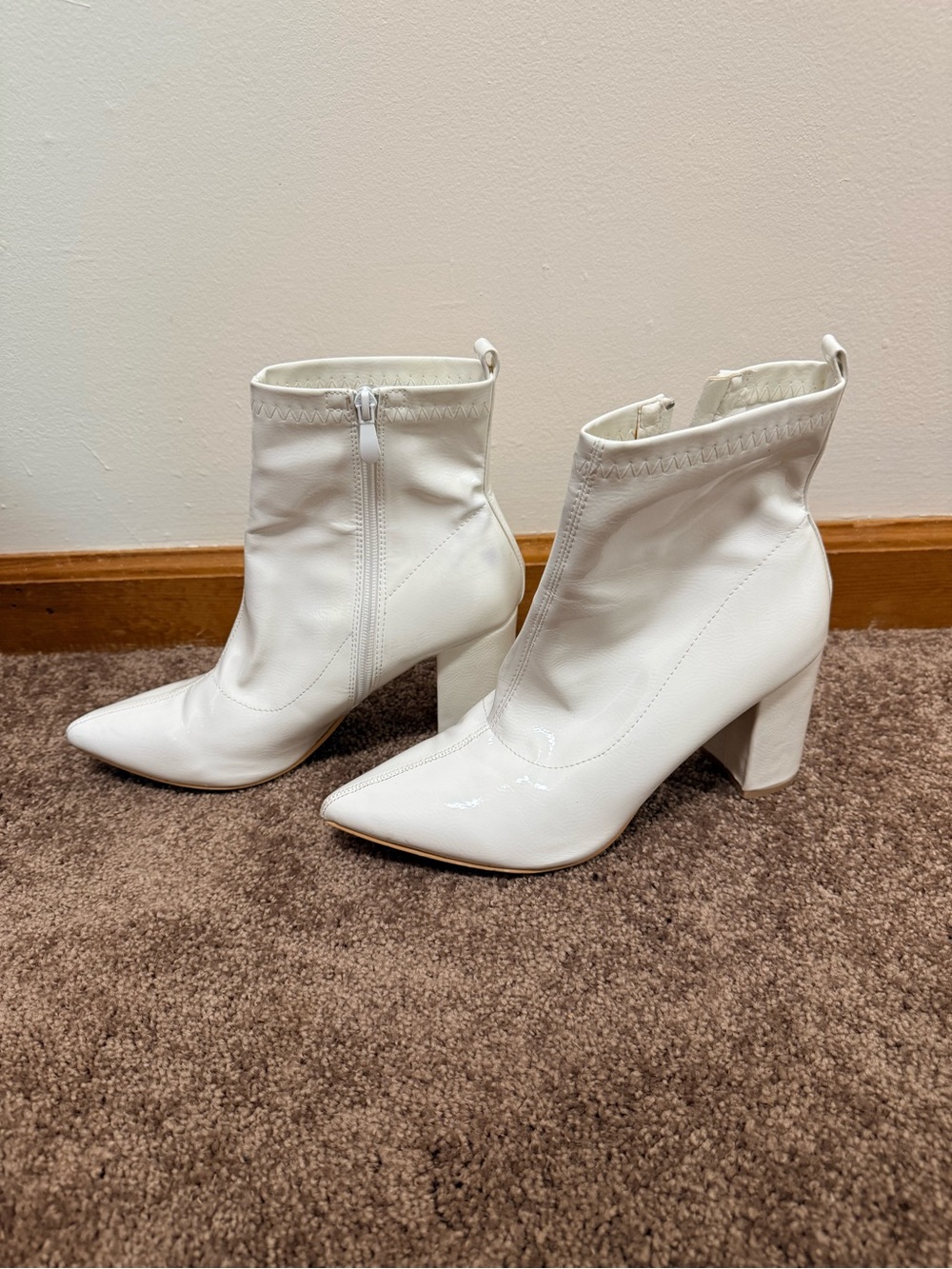 Women’s White Pointed Toe Block Heel Ankle Boots - Picture 3 of 8